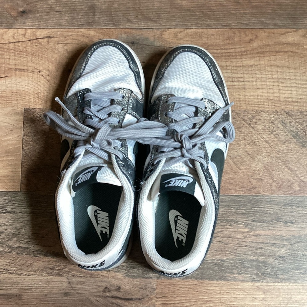 Nike low dunks Women size 8.Silver glitter!Gently used read description